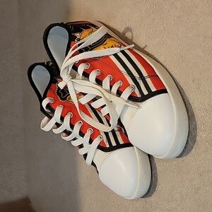 CHICAGO BLACKHAWKS SNEAKERS SHOES SIZE 9 ICE HOCKEY NHL